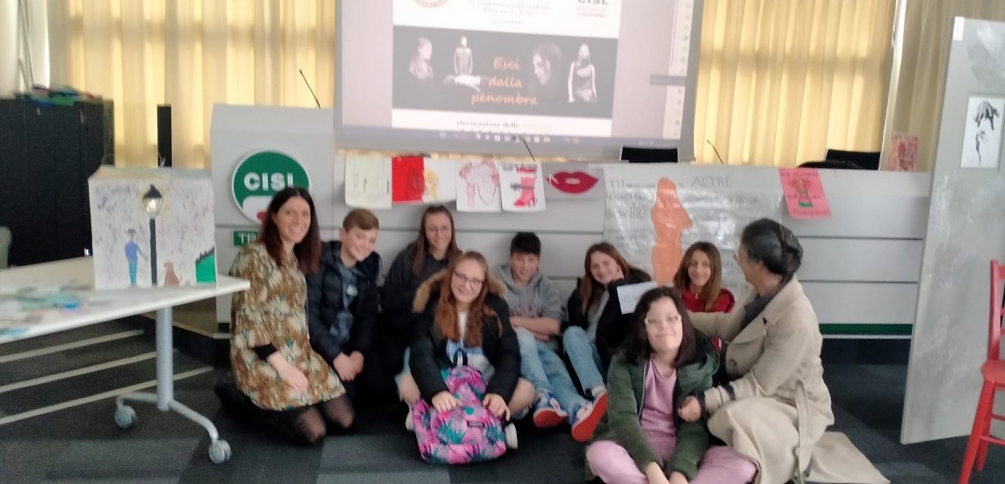 Le professoresse Bonazza e Rusconi accompagnano alcuni ragazzi della scuola a Trento.