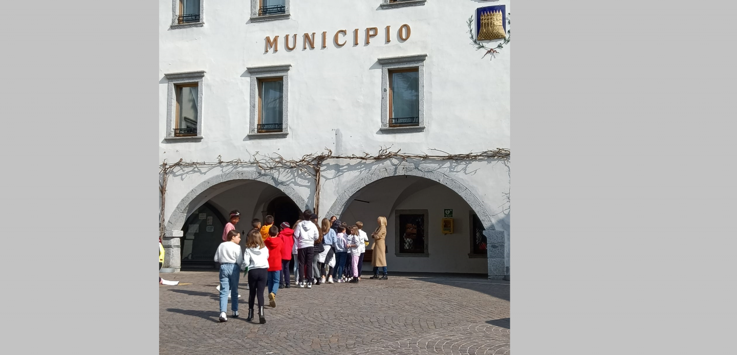 Immagine di In visita al Municipio