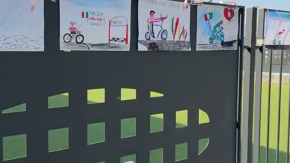 Immagine di I bambini di Lodrone salutano il Giro d’Italia