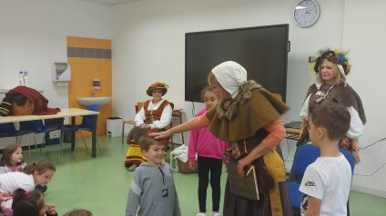 Immagine di La storia prende vita a scuola con i Lanzichenecchi
