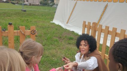 Immagine di La storia prende vita a scuola con i Lanzichenecchi