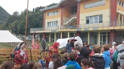 Immagine di La storia prende vita a scuola con i Lanzichenecchi