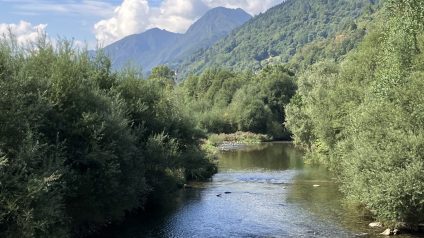 Immagine di Passeggiata dell’accoglienza classi prime SSPG Storo settembre 2023