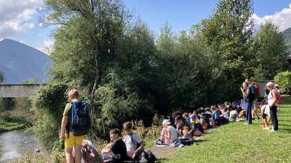 Immagine di Passeggiata dell’accoglienza classi prime SSPG Storo settembre 2023